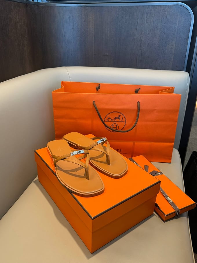 Miss Sandals Hermés - выкуп из Milan, цена 1450€